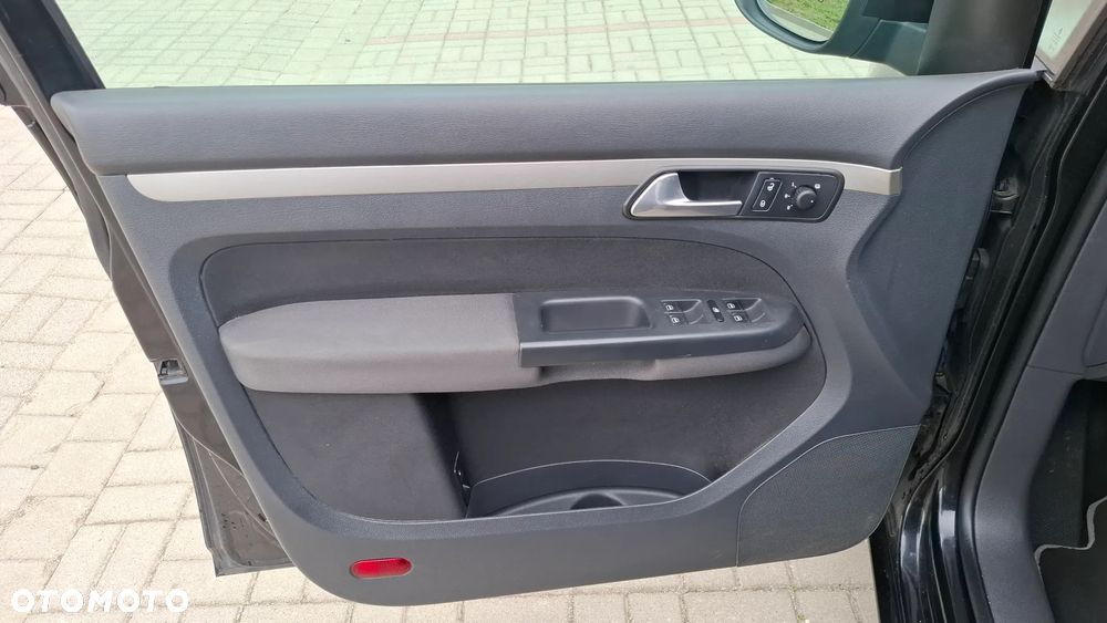 Volkswagen Touran - 17