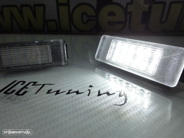 Suporte De Lâmpada De Matricula Com Led Branco Peugeot 106, 1007, 207, 308, 406, 407, 508, 607, 806, 4008, 5008, RCZ, Expert308 CC, 2008, 3008, Citroen Berlingo, C2, C3, C3 Pluriel, C4, C5, C6, C8 - 17