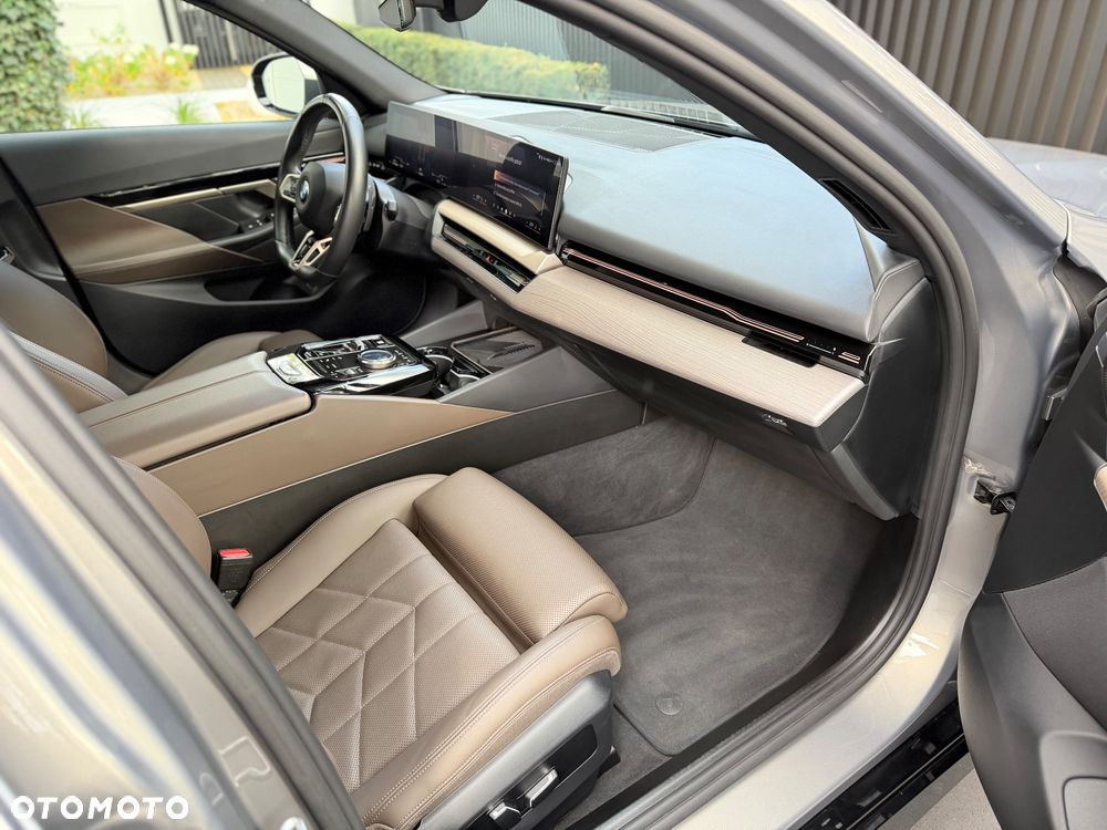 BMW Seria 5 520d mHEV M Sport - 19