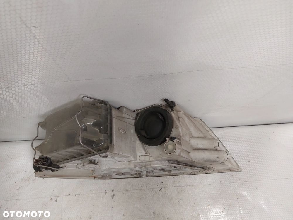 .  LAMPA PRZOD PRZEDNIA LEWA SKODA OCTAVIA 2 - 4