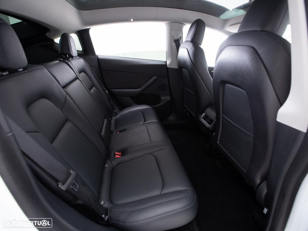 Tesla Model Y Long Range Dual Motor AWD - 13
