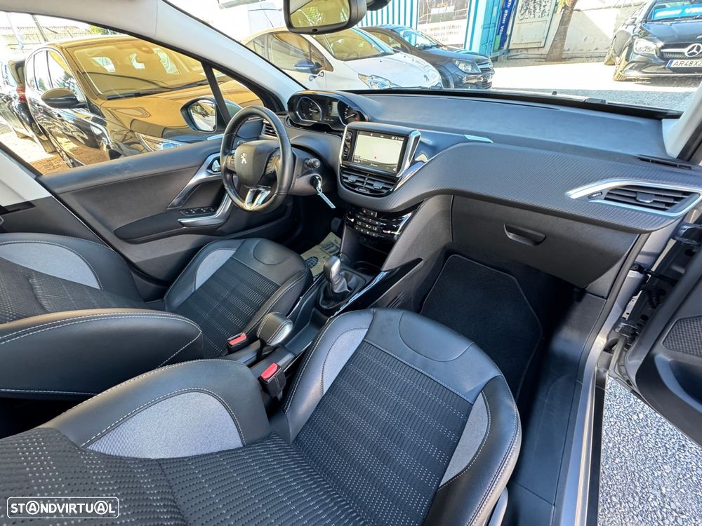 Peugeot 2008 1.2 PureTech Allure - 29