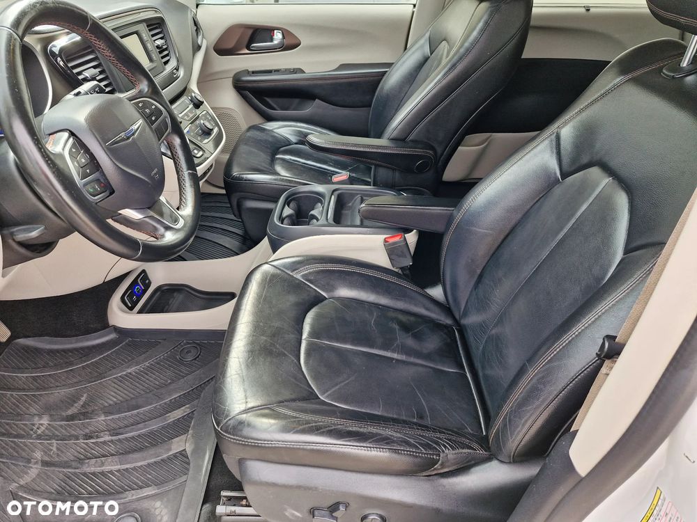 Chrysler Pacifica - 9