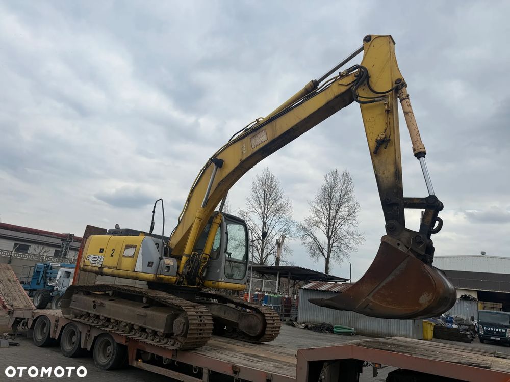 New Holland E215 - 2