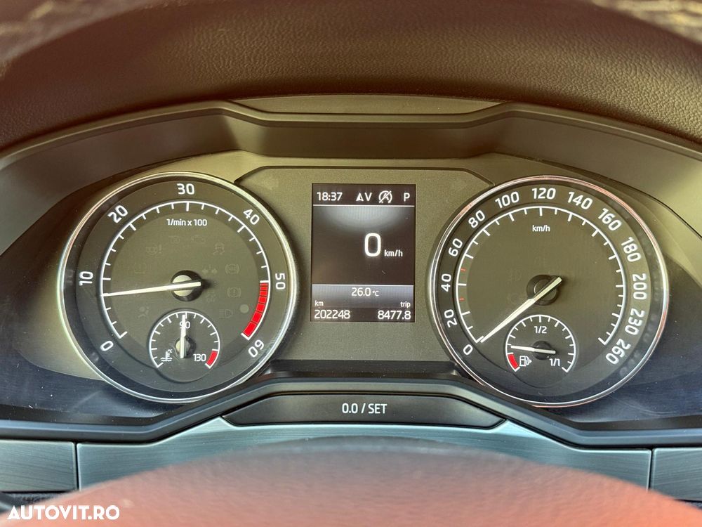 Skoda Superb 2.0 TDI DSG Active - 10