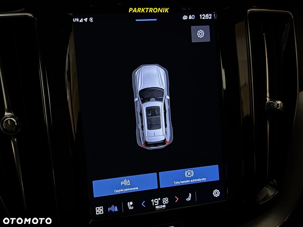 Volvo XC 60 B4 D AWD Plus Dark - 24