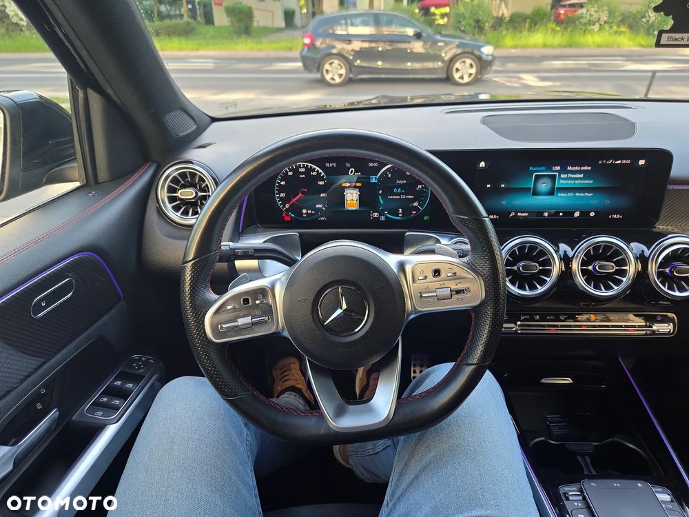 Mercedes-Benz GLB 250 4-Matic AMG Line 8G-DCT - 23
