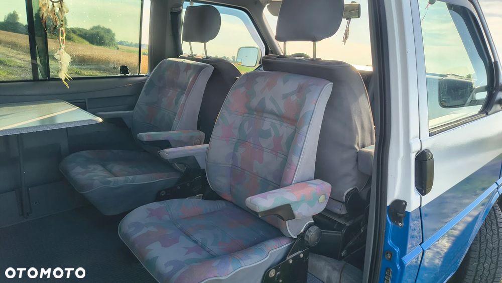 Volkswagen Multivan - 24