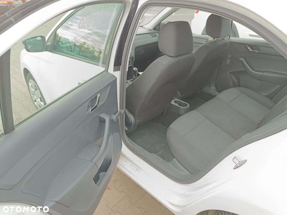 Skoda RAPID 1.6 TDI DPF Ambition - 14