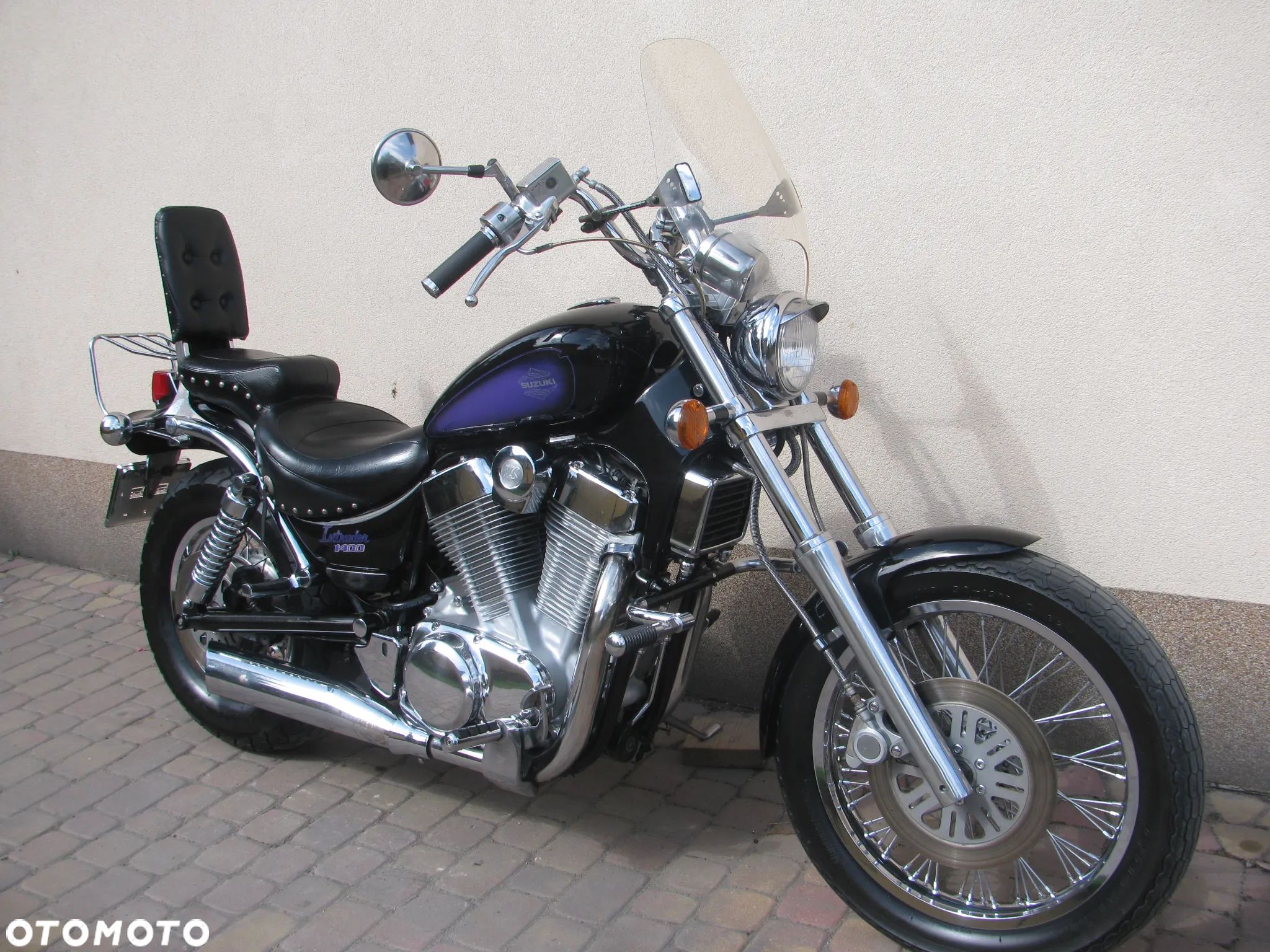 Suzuki Intruder - 1