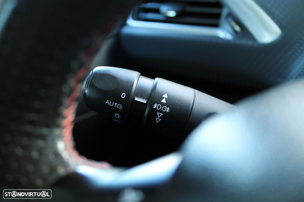 Peugeot 2008 1.6 BlueHDi GT Line - 28