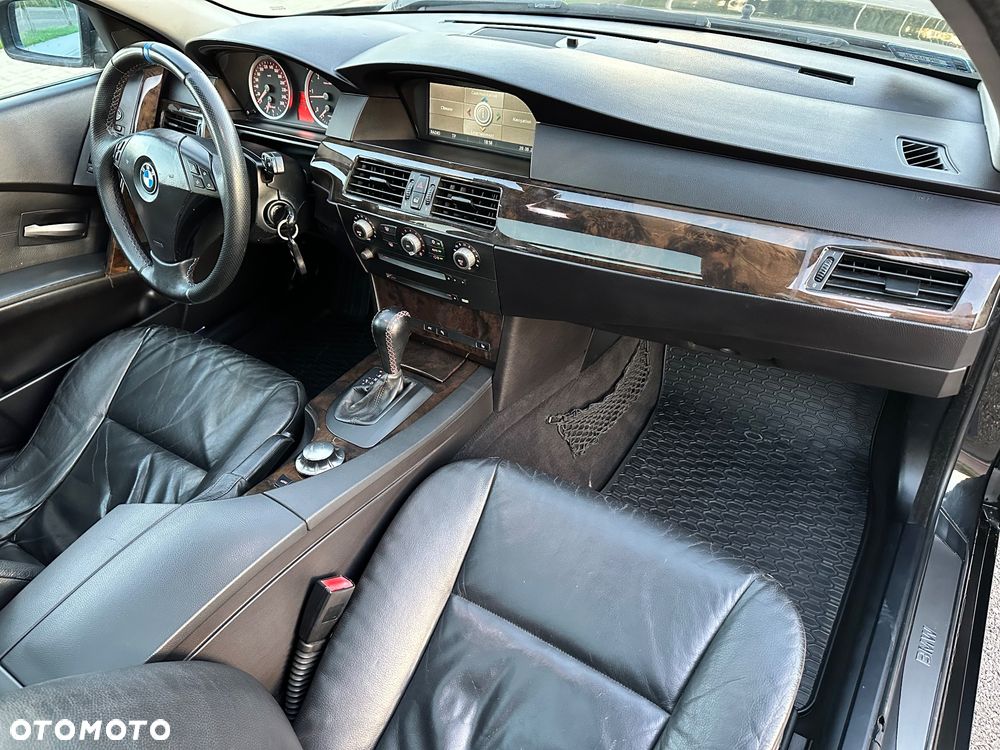 BMW Seria 5 525d - 23