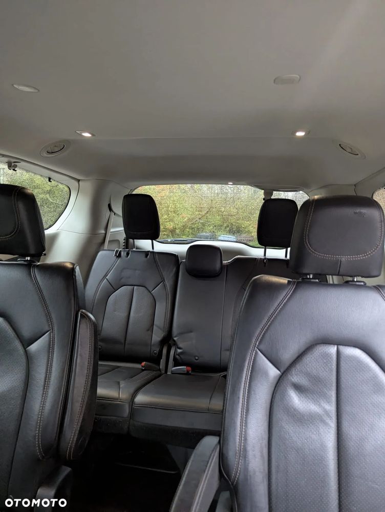 Chrysler Pacifica - 4