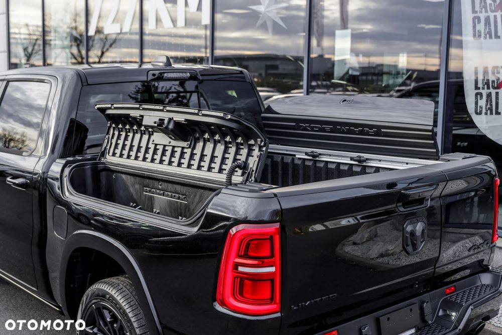 RAM 1500 Limited Night - 21