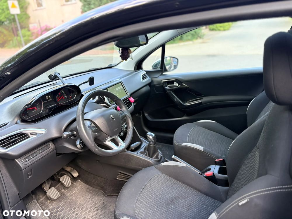Peugeot 208 1.6 BlueHDi Allure S&S - 14