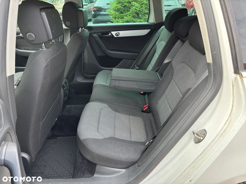Volkswagen Passat Variant 2.0 TDI DPF Sportline - 22