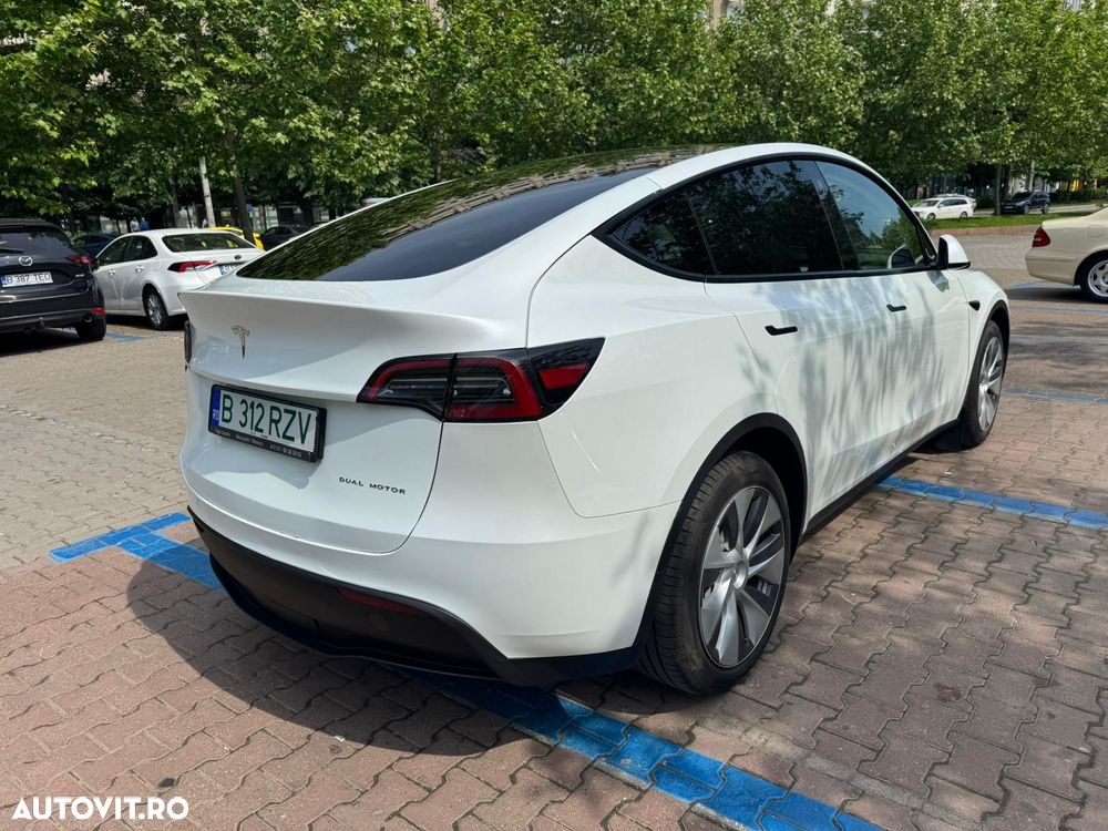 Tesla Model Y - 2