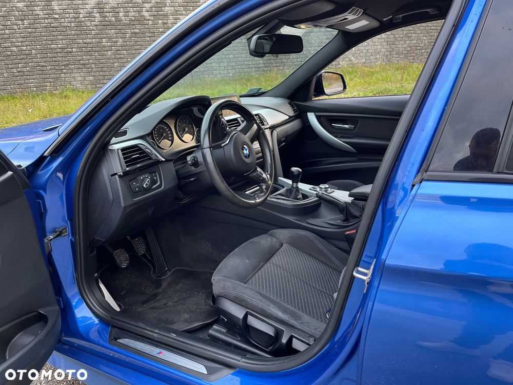 BMW Seria 3 320i M Sport - 13