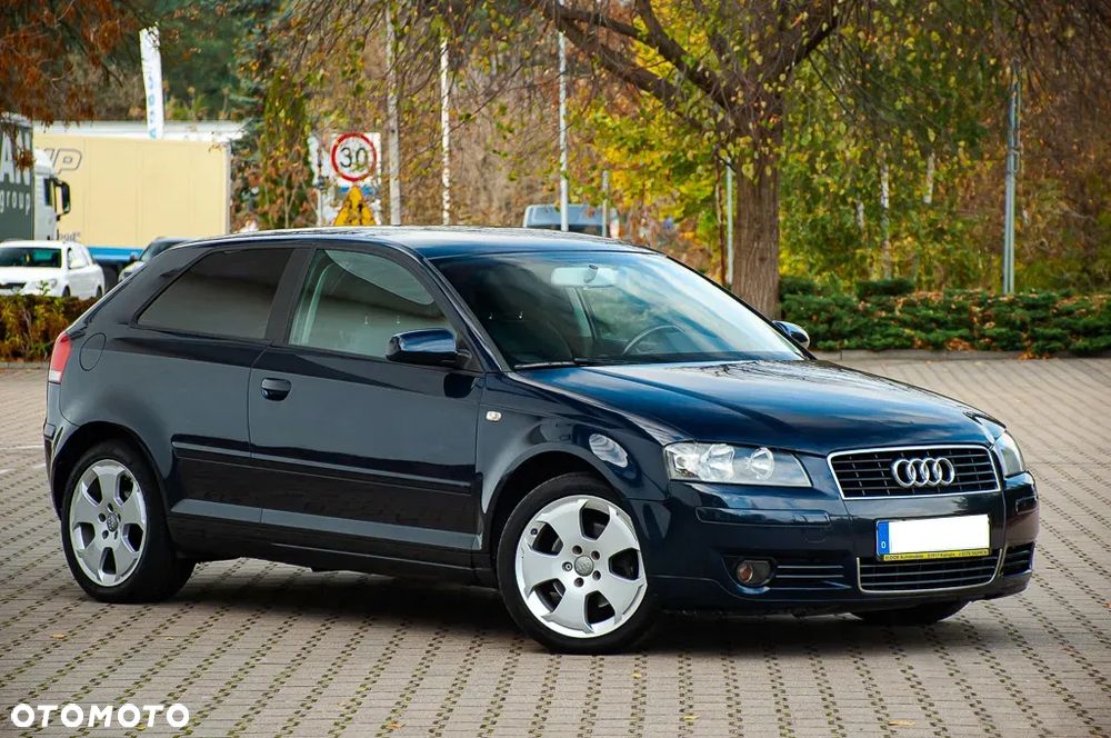 Audi A3 3-drzwiowe 2.0 FSI Attraction - 4