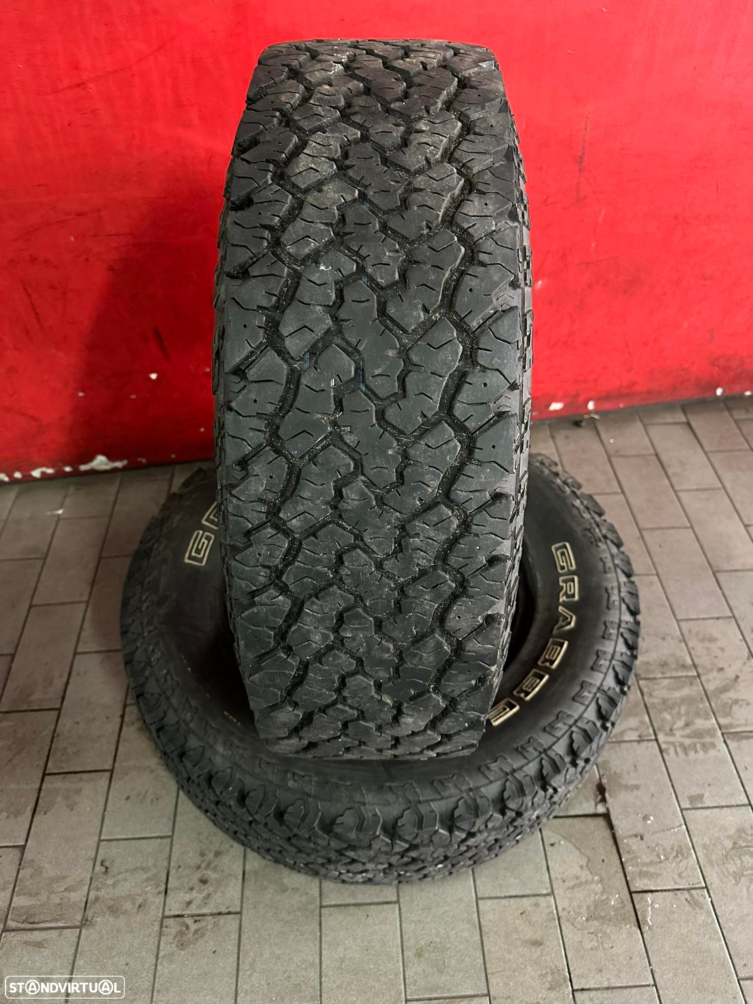 2 Pneus 225/75/16 General Grabber AT2 com mais de 60% de piso - 2
