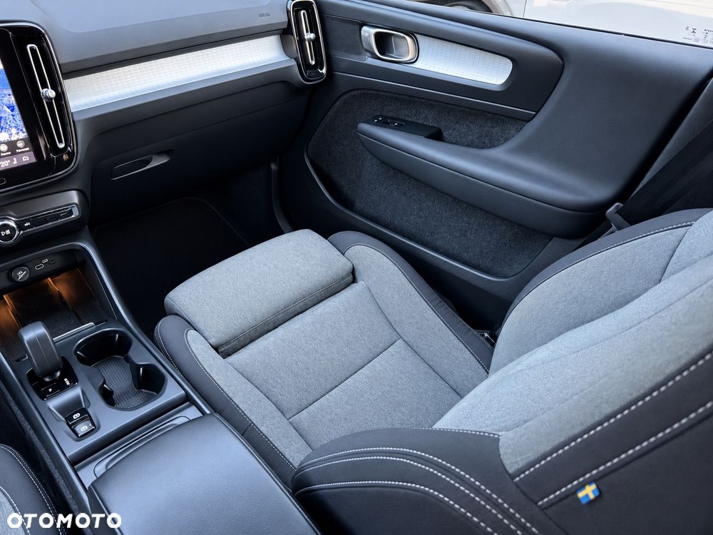 Volvo XC 40 B3 B DKG Plus Dark - 26