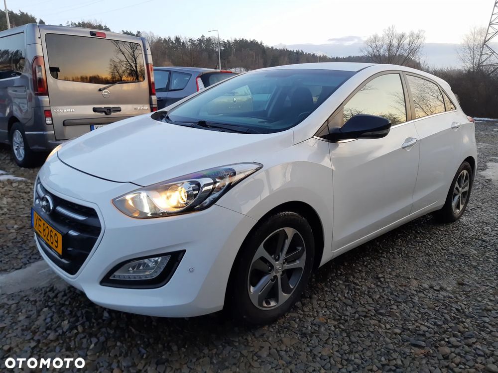 Hyundai i30 blue 1.6 CRDi Passion - 1