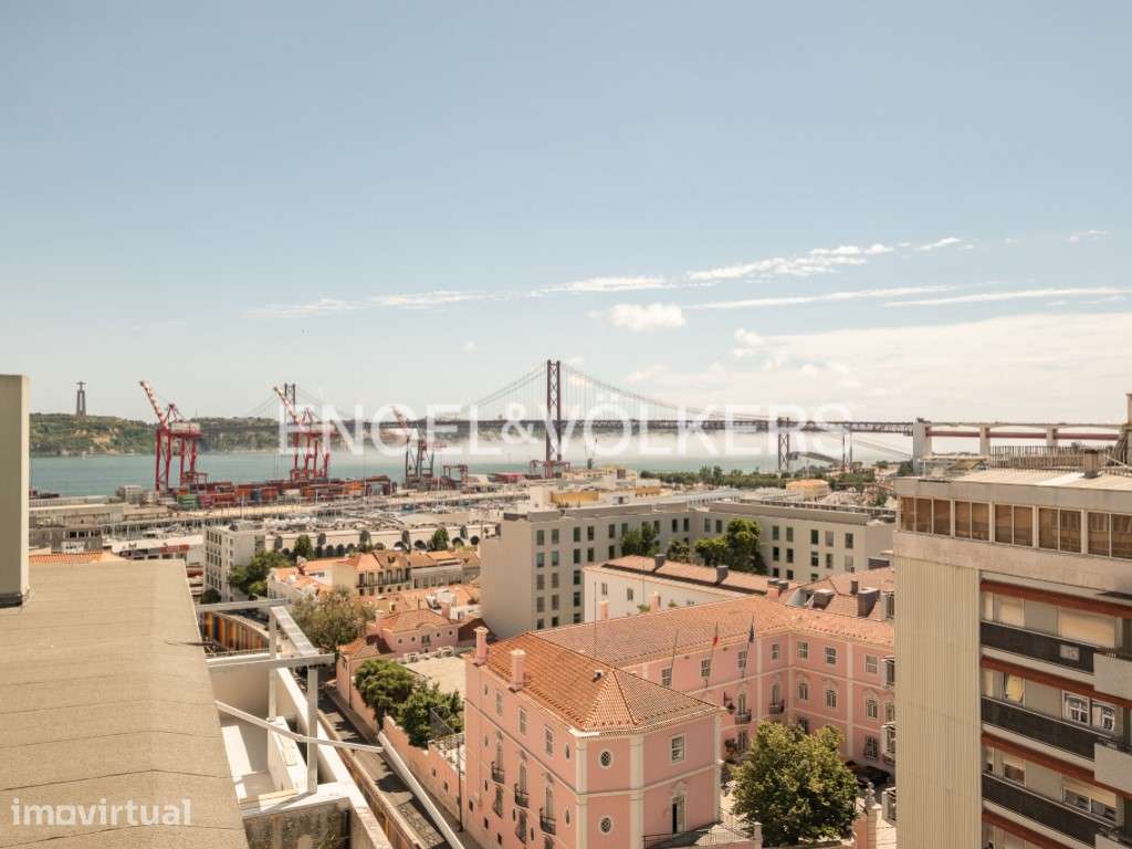 Apartamento T1 na Avenida Infante Santo - Grande imagem: 3/24