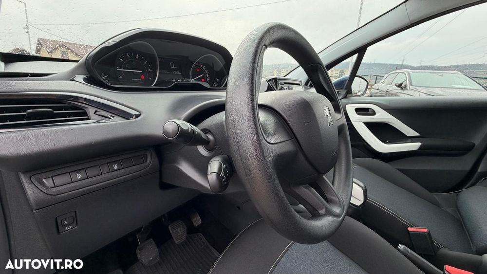 Peugeot 208 PureTech 75 Allure Pack - 9