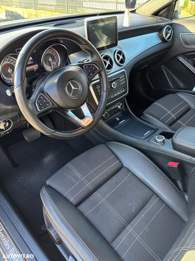 Mercedes-Benz GLA 220 d 7G-DCT - 4