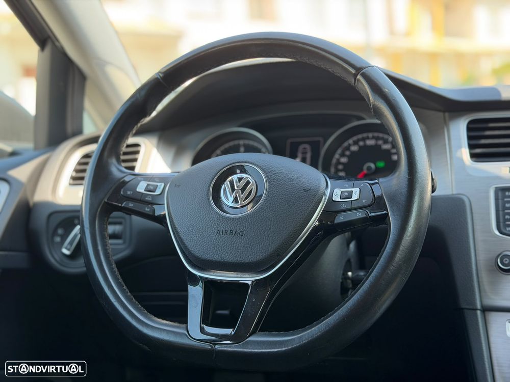 VW Golf 1.6 TDI Highline DSG - 14