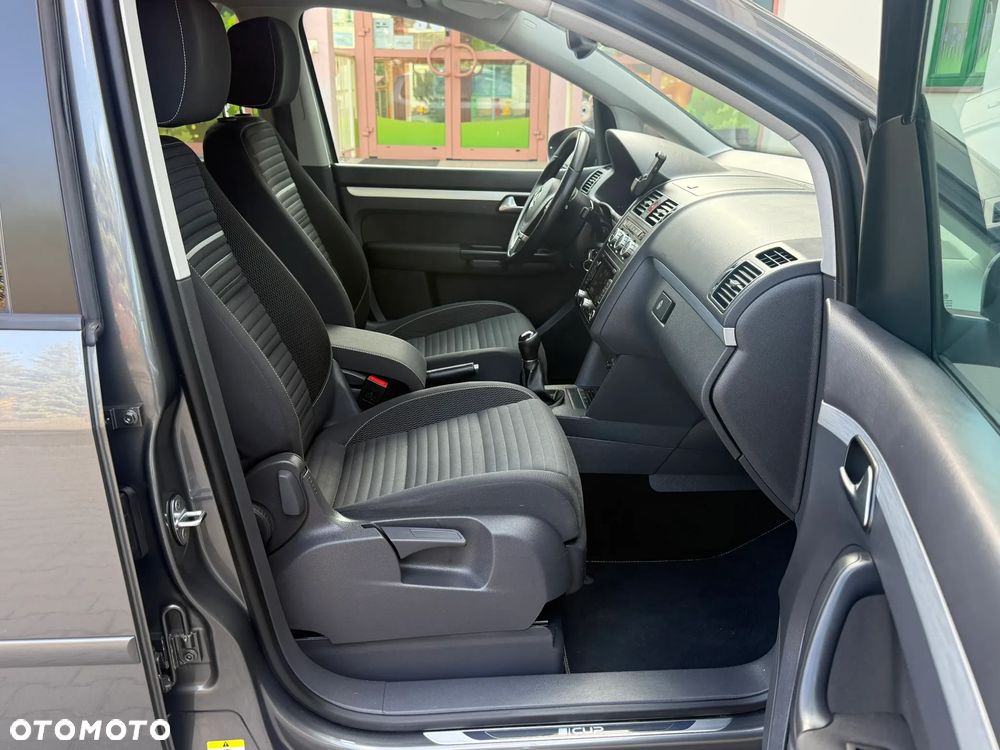 Volkswagen Touran - 35