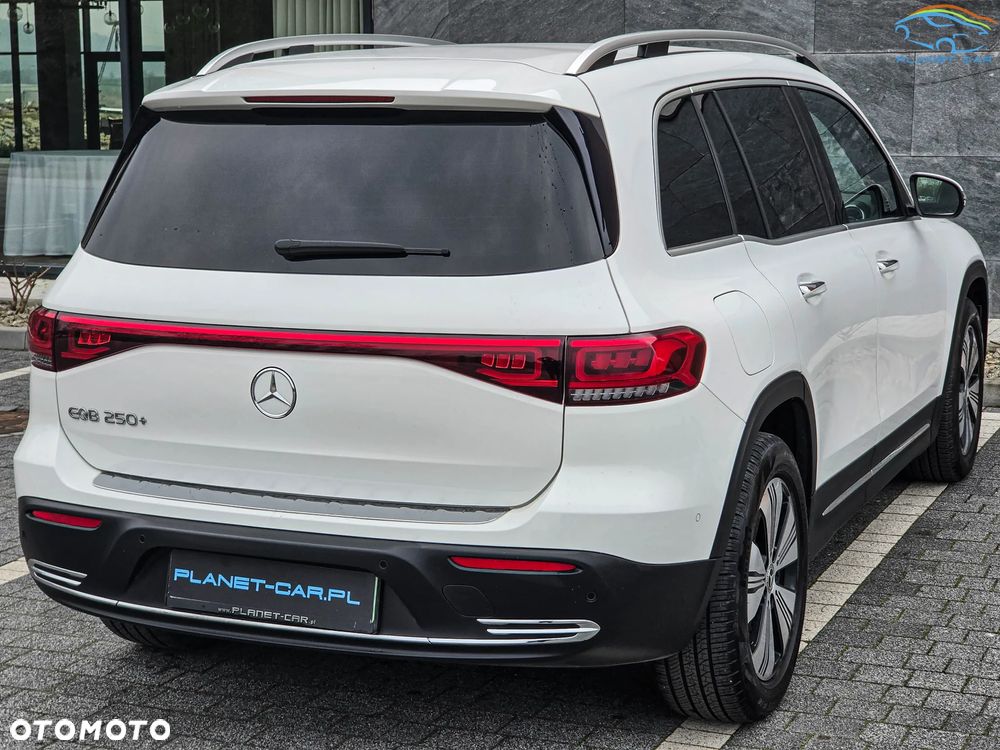Mercedes-Benz EQB 250+ - 11