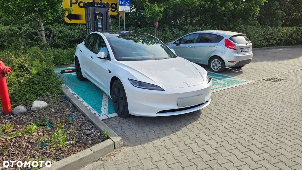 Tesla Model 3 - 9