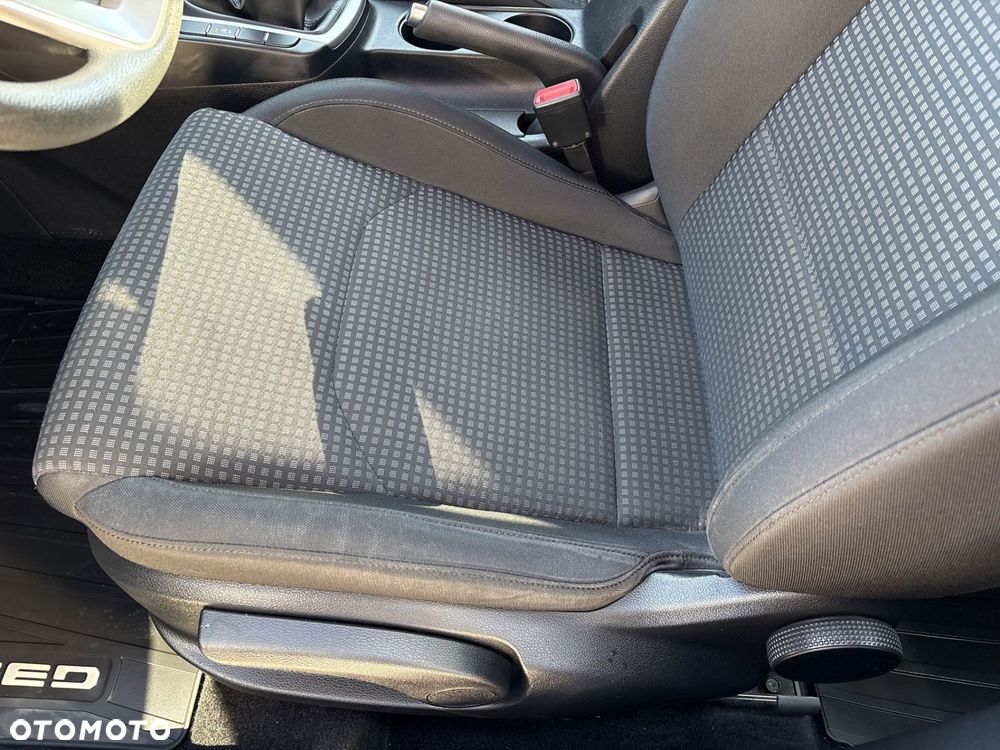 Kia Ceed - 12