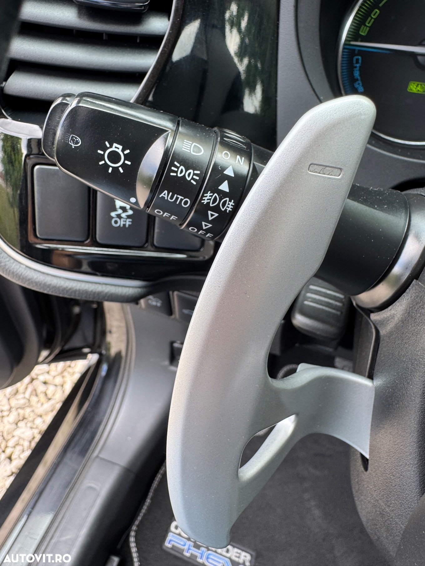 Mitsubishi Outlander 2.0 4WD Plug-In Hybrid - 20