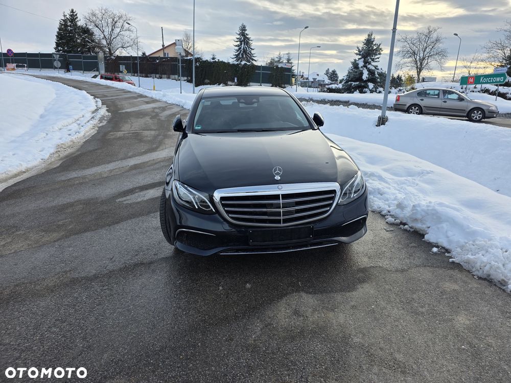 Mercedes-Benz Klasa E 200 9G-TRONIC