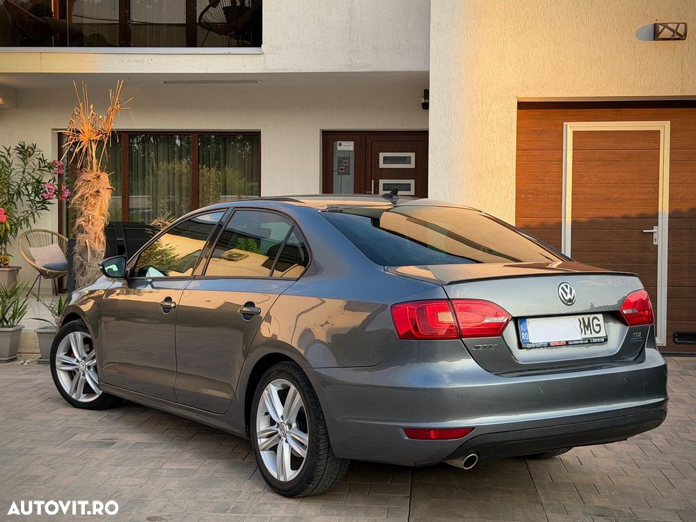 Volkswagen Jetta 1.6 TDI Blue Motion Technology Comfortline - 4