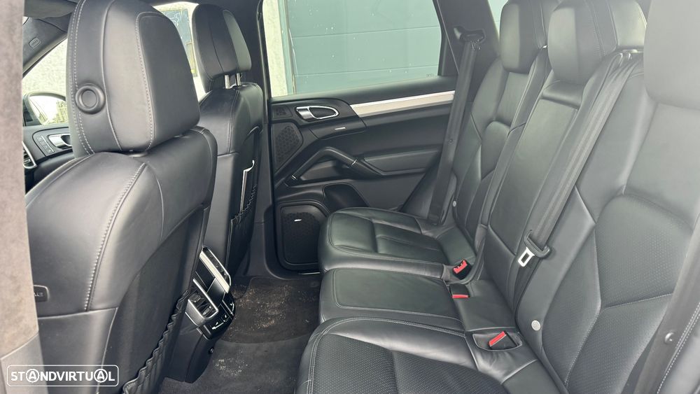 Porsche Cayenne Turbo - 9