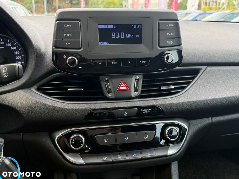 Hyundai i30 1.5 DPI Classic + - 22