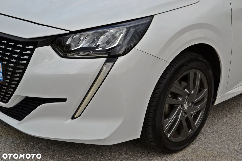 Peugeot 208 - 17