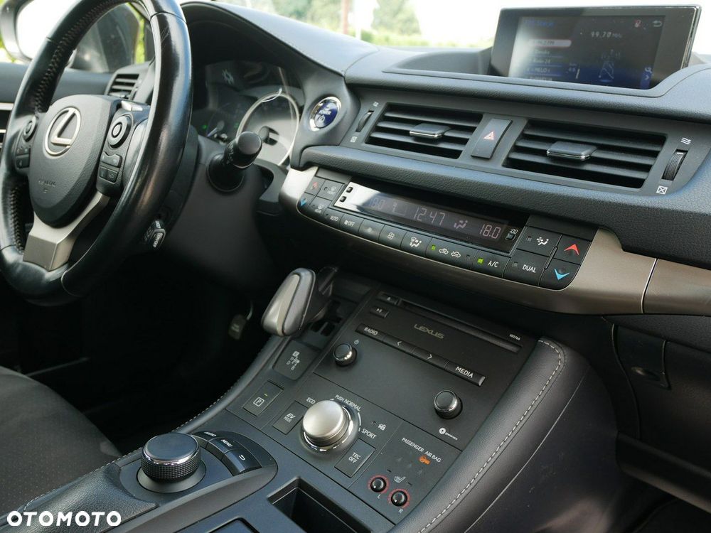 Lexus CT 200h - 26