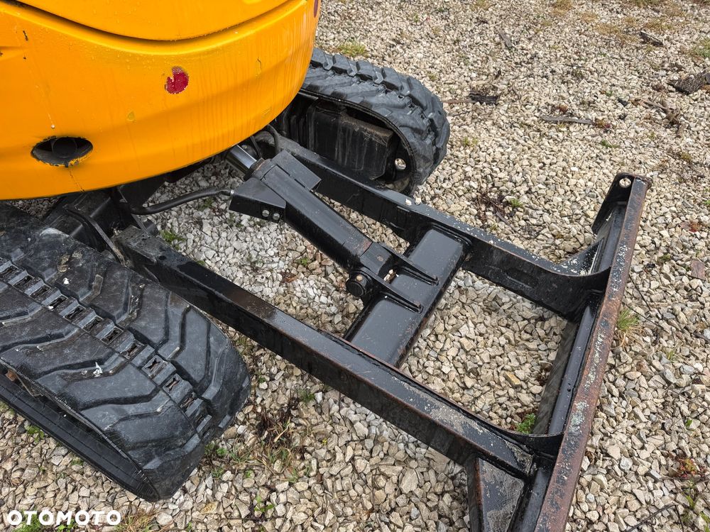 JCB - 16