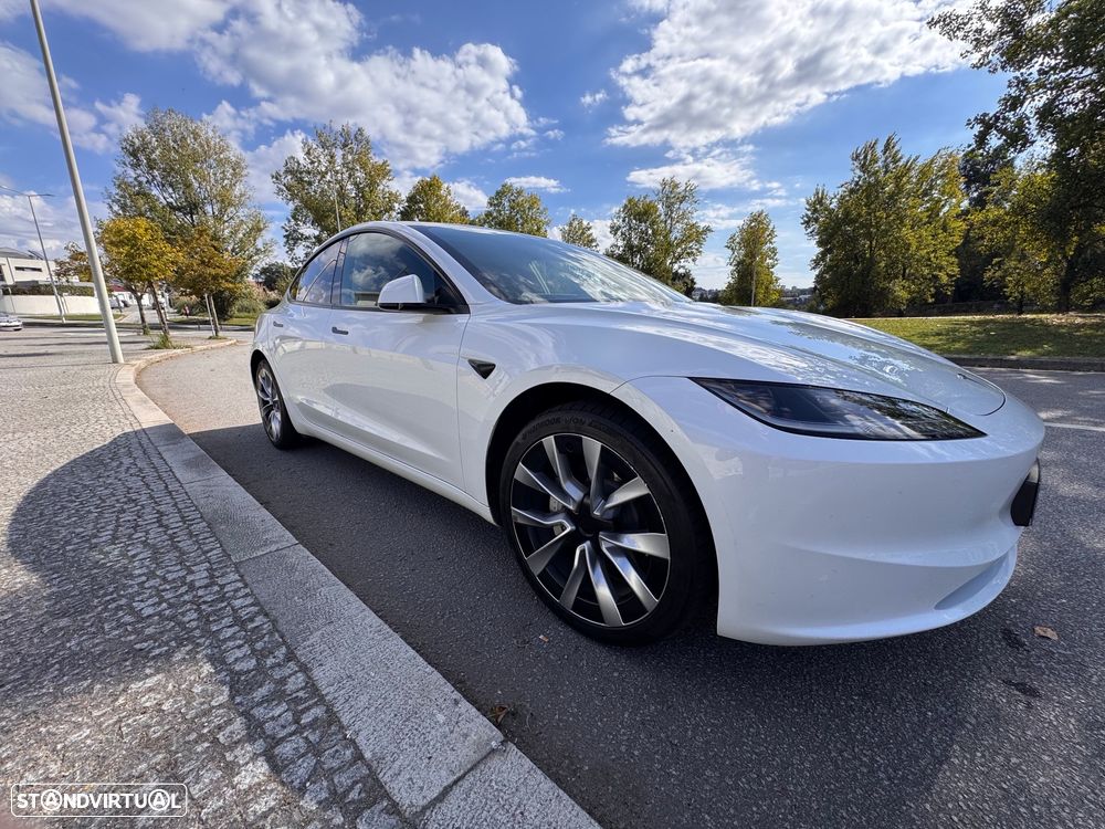 Tesla Model 3 2024 photo 3
