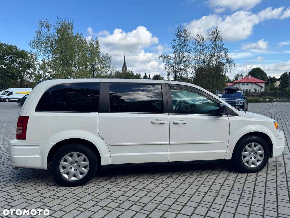Chrysler Town & Country 3.3 LX - 7