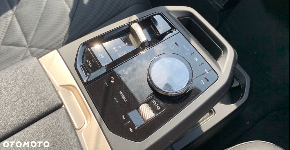 BMW iX xDrive50 - 10
