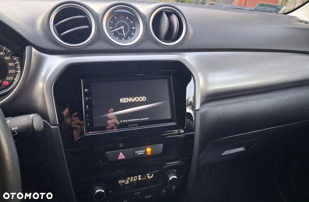 Suzuki Vitara 1.0 Boosterjet Premium 2WD - 26