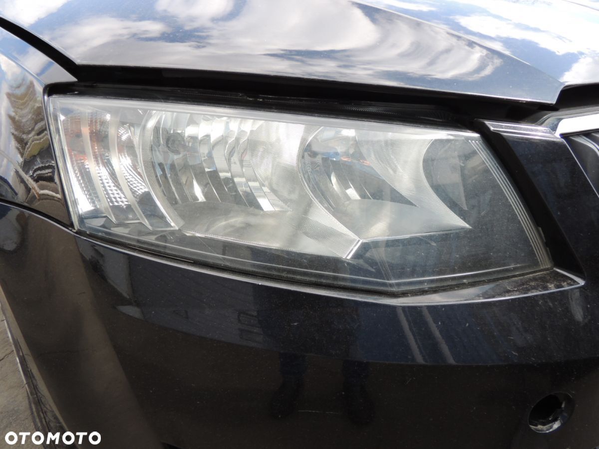 Lampa przód prawa SKODA Octavia III '16 GB - 1