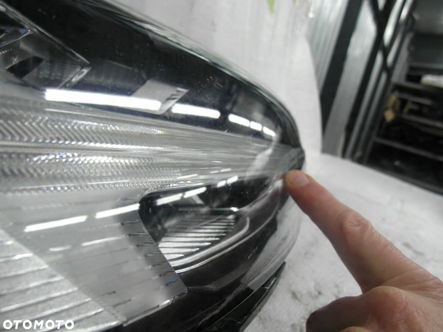 VOLVO V60 II FULL LED LAMPA PRZEDNIA PRAWA RYSA NA SZKLE - 7