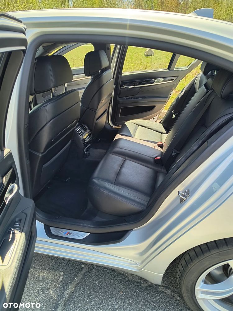 BMW Seria 7 750i xDrive - 14
