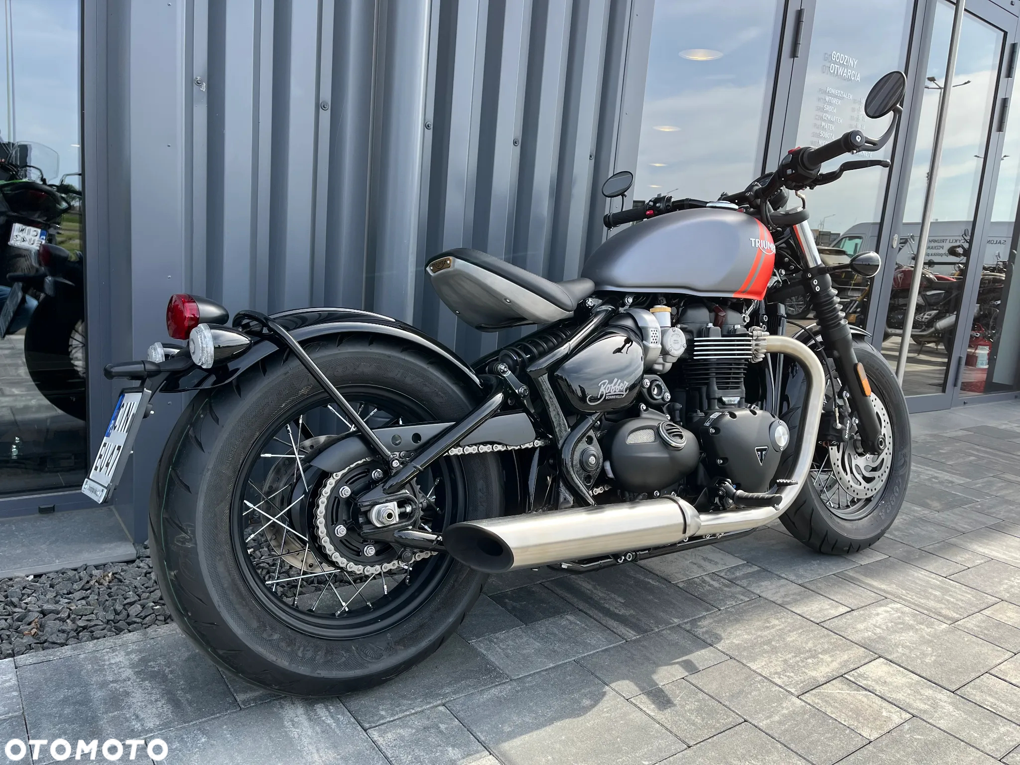 Triumph Bonneville Bobber - 4